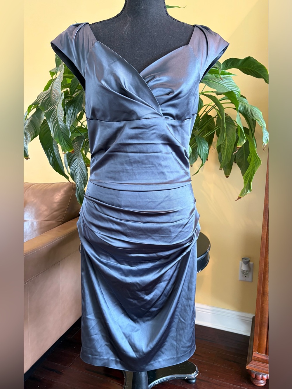 Suzi Chin for Maggy Boutique charcoal gray stretch satin sheath dress - size 6